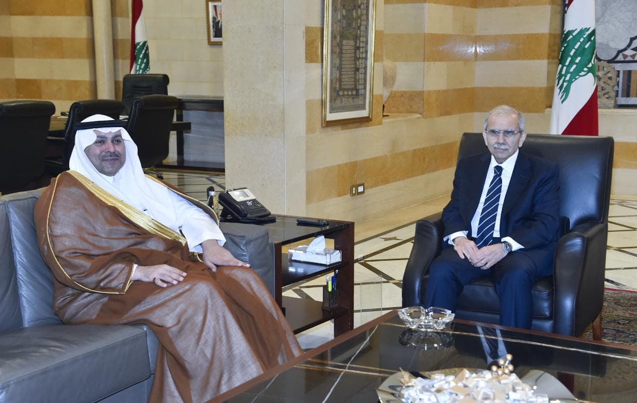 رئيس الحكومة اللبنانية يستقبل السفير السعودي